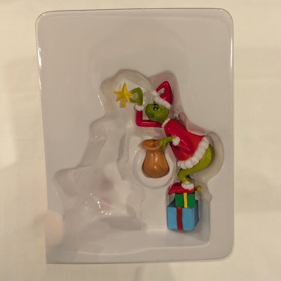 NWT Hallmark The Grinch Ornament - Picture 6 of 12